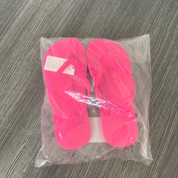 NWT Barbie Pink Flip flops - Picture 3 of 4